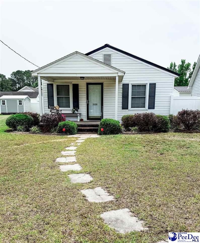 2526 Lester Rd, Dillon, SC 29536 - bungalow-style home with a porch and a front yard