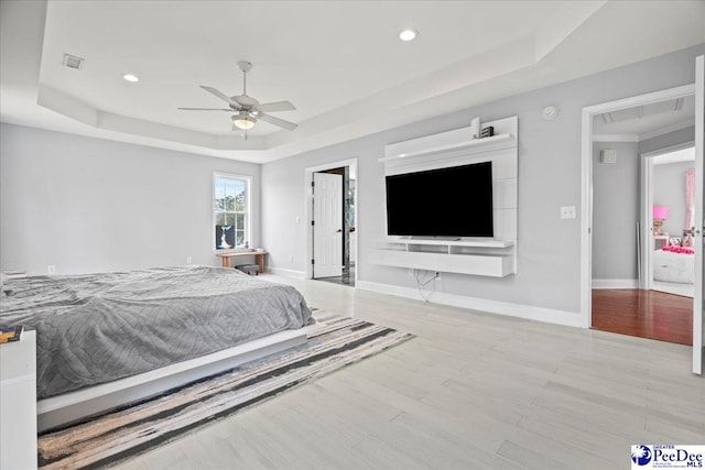 bedroom with recessed lighting, a raised ceiling, baseboards, and ceiling fan