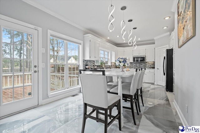 dining space featuring visible vents, marble finish floor, ornamental molding, recessed lighting, and baseboards