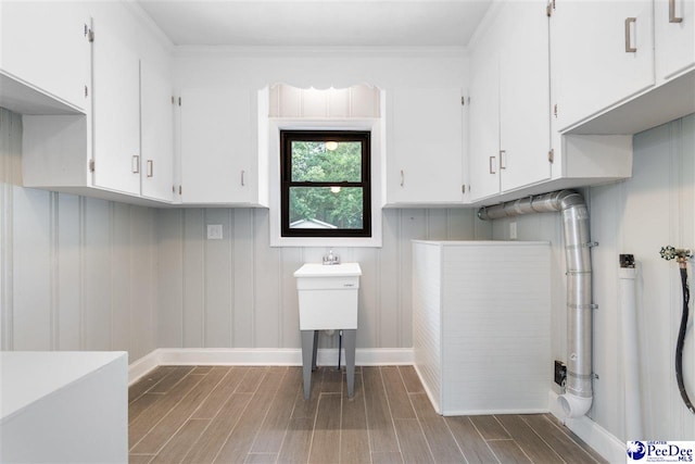 laundry room with cabinets and crown molding