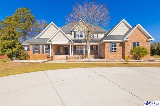 view of front facade featuring crawl space, a front yard, and brick siding