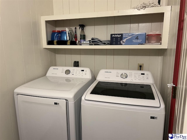 laundry room with laundry area and washing machine and dryer