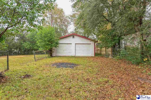 view of yard with an outbuilding and a garage