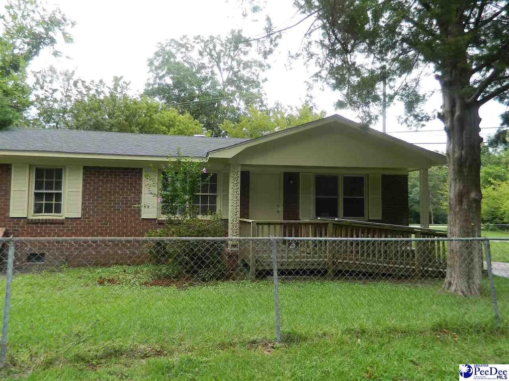 ranch-style home with a front lawn and a porch