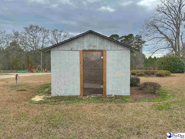 view of outbuilding featuring a lawn