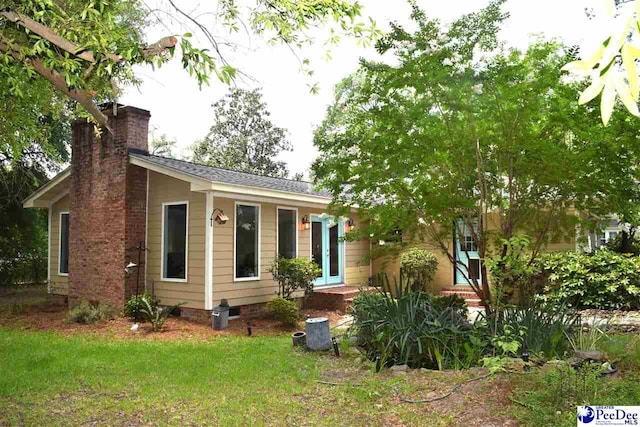 904 Beverly Dr, Florence, SC 29501 - view of front of house featuring a chimney and a front yard