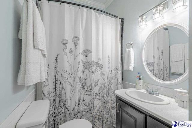 full bath with toilet, curtained shower, vanity, and ornamental molding