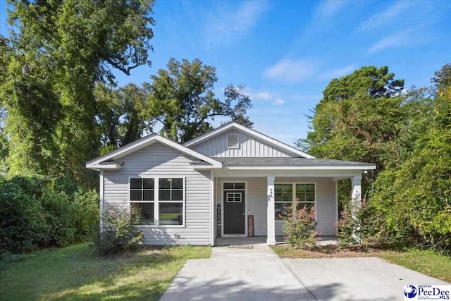 view of front of property with covered porch