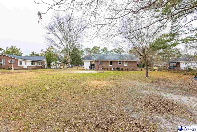 single story home featuring a front yard