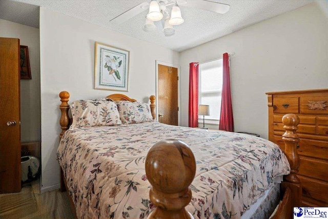 bedroom featuring a textured ceiling and a ceiling fan