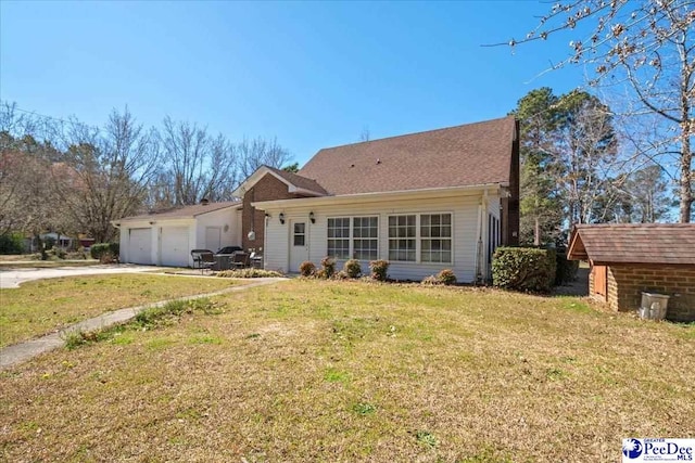 view of front of home with a garage, driveway, and a front lawn