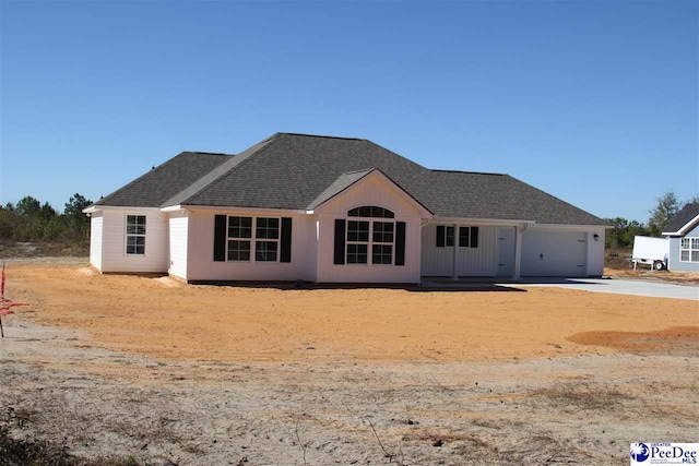 view of front facade featuring a garage