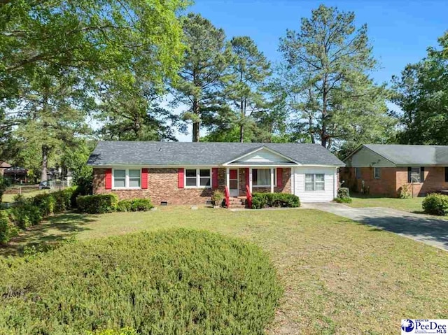 single story home featuring a front yard and driveway
