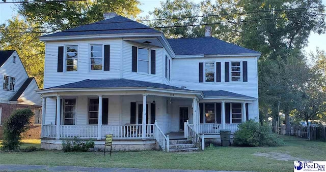 view of front facade featuring a porch and a front yard