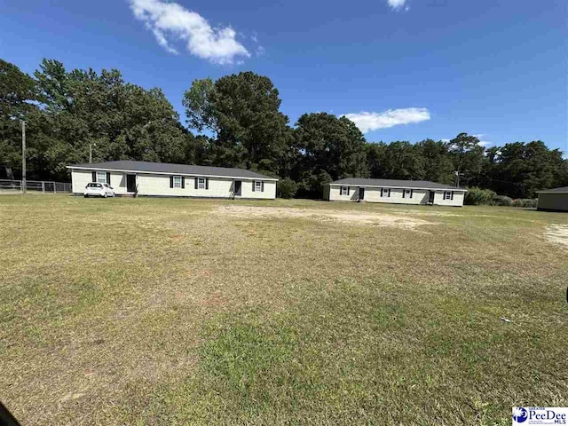 view of front of house featuring a front yard