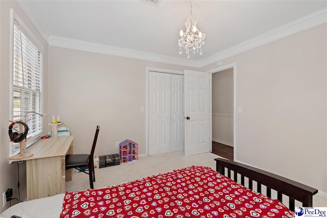 bedroom featuring baseboards, ornamental molding, carpet, a notable chandelier, and a closet