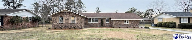 view of front facade with a front lawn