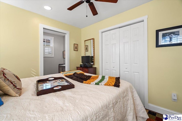 bedroom featuring baseboards, a ceiling fan, a closet, and recessed lighting