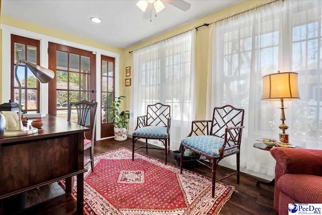 living area featuring dark wood-type flooring, a ceiling fan, and recessed lighting