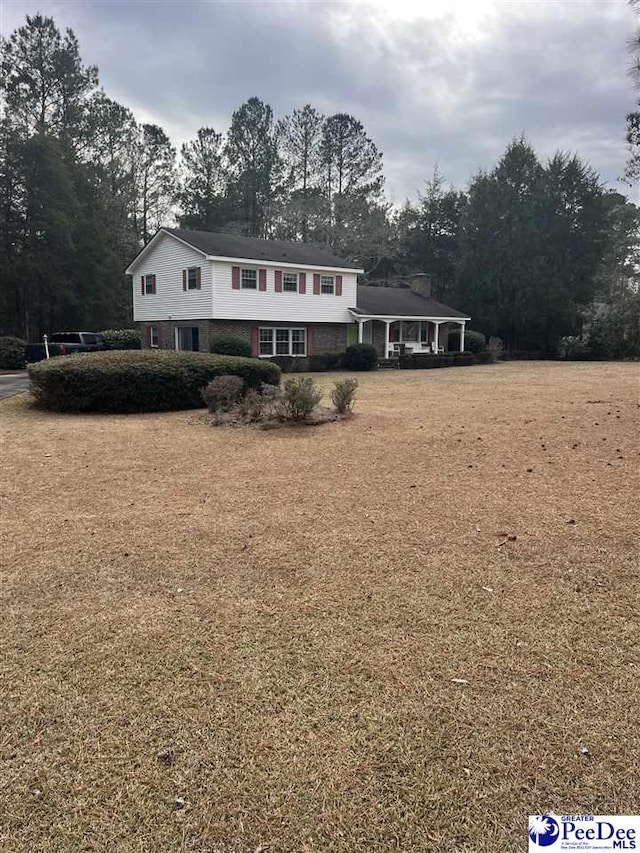 view of front of home featuring a front yard