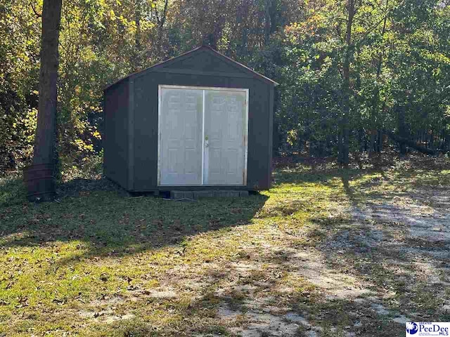 view of outdoor structure with a yard