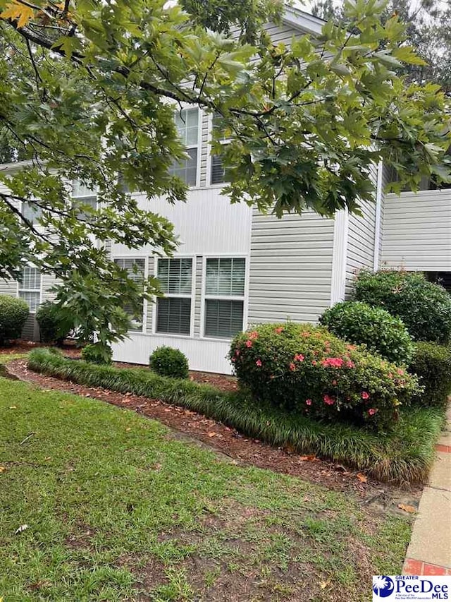 view of side of property featuring a lawn