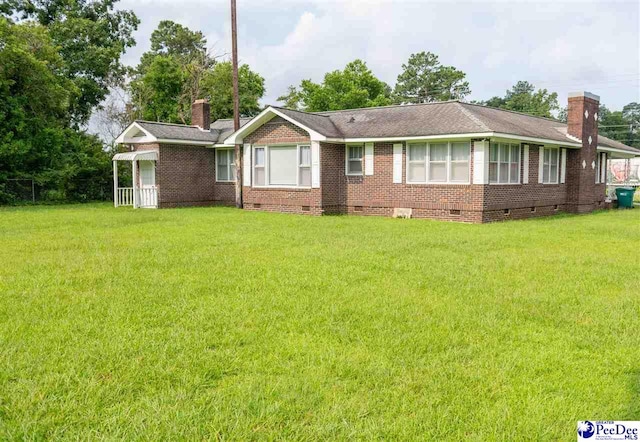 view of front of property with a front yard