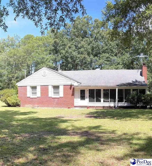 view of front of property with a front yard