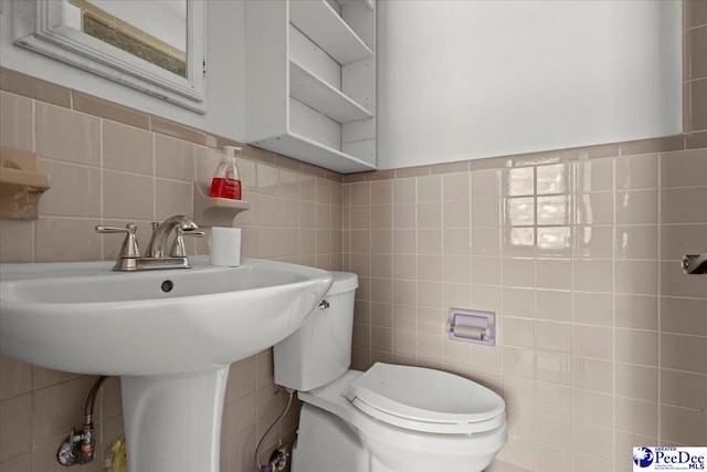 3712 E Hoyt St, Florence, SC 29506 - half bath featuring tile walls and toilet