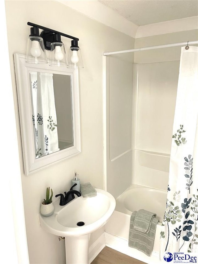 929 E Home Ave, Hartsville, SC 29550 - full bath with shower / bath combo and a sink