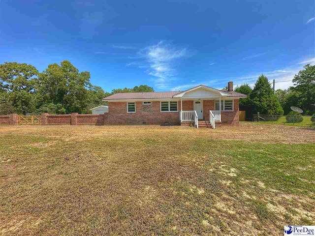 single story home featuring a front yard