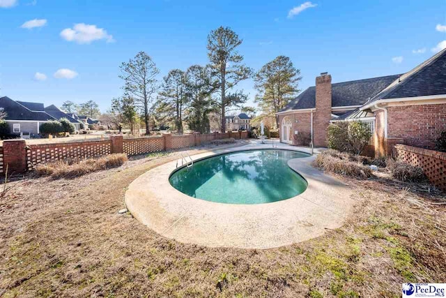 view of swimming pool