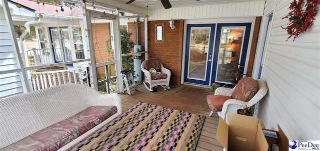 sunroom featuring a ceiling fan