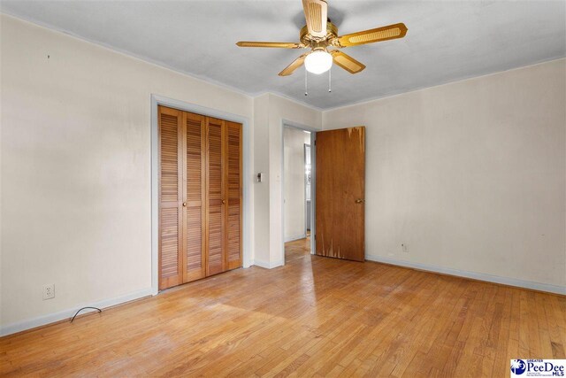 unfurnished bedroom with baseboards, ceiling fan, light wood-style flooring, and a closet