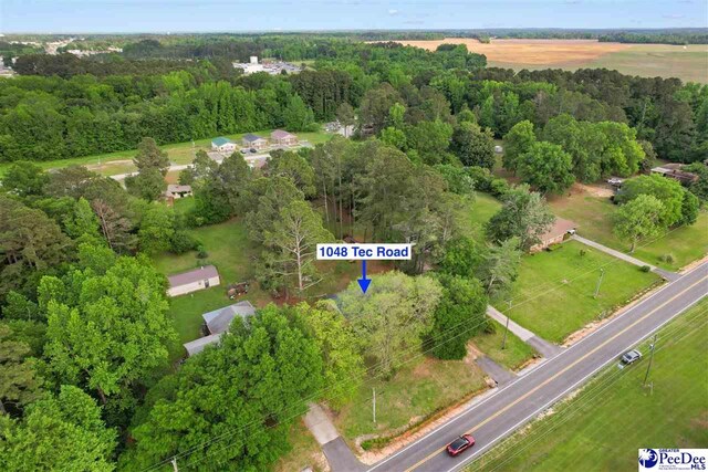 birds eye view of property featuring a forest view
