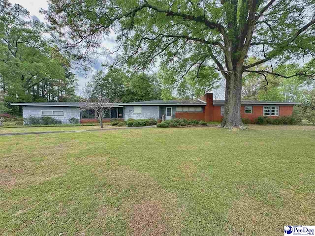 ranch-style house with a front yard