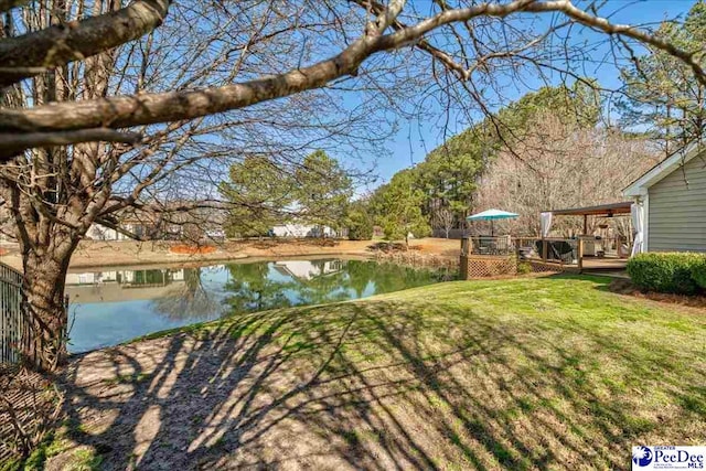 view of yard featuring a water view