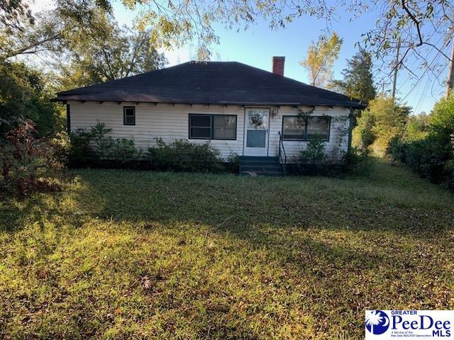 single story home with a front yard