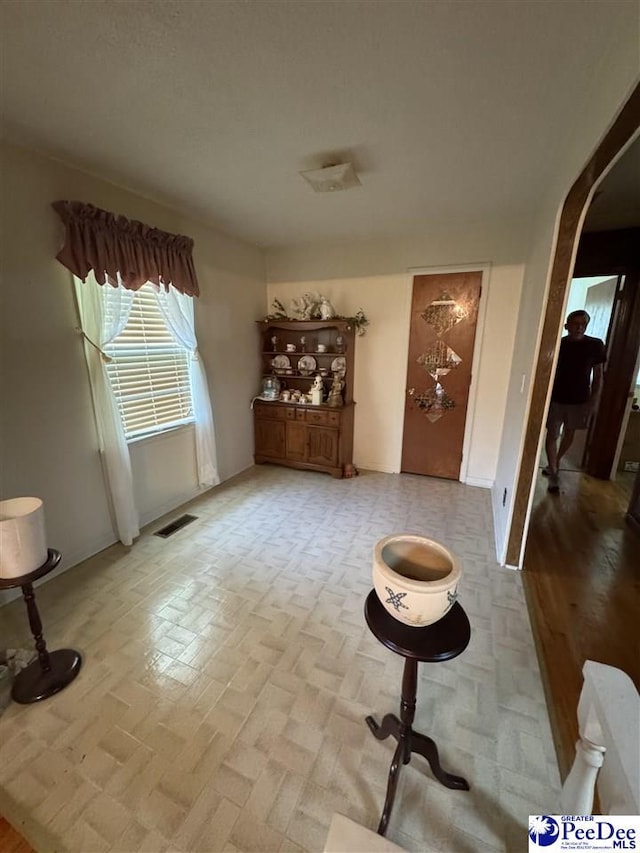1816 Southern Acres Loop, Dillon, SC 29536 - foyer featuring arched walkways and baseboards