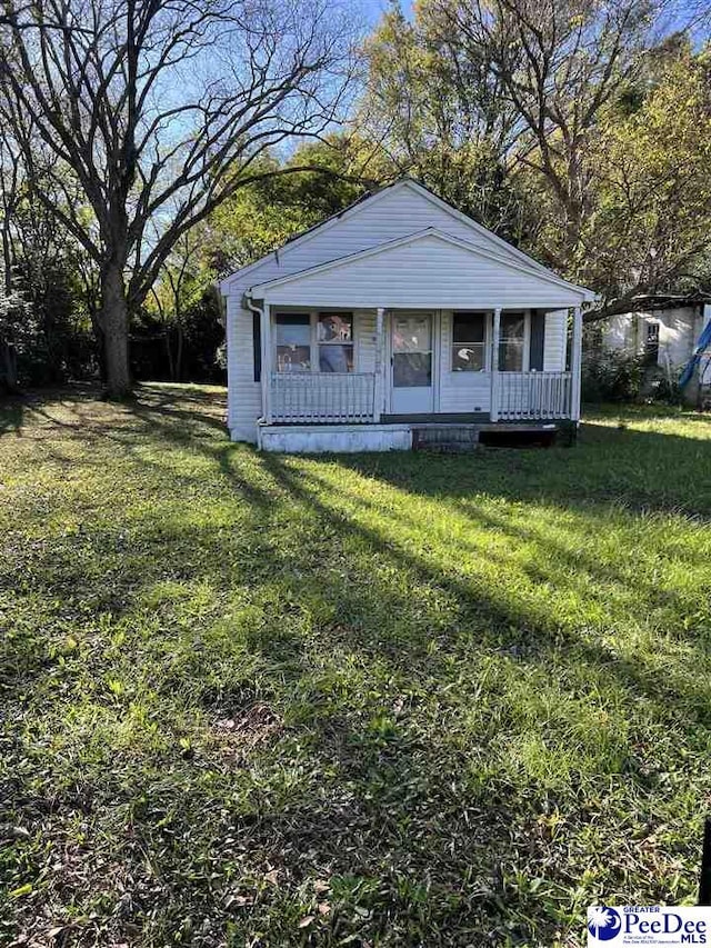 view of front of home featuring a front yard and covered porch