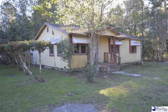 view of front of house with a front lawn