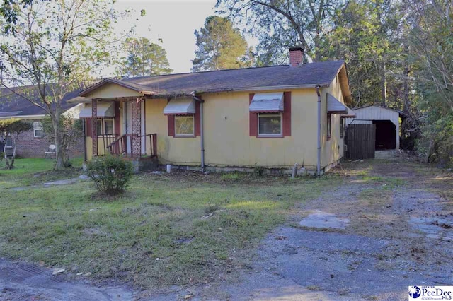 view of front of house with a front yard