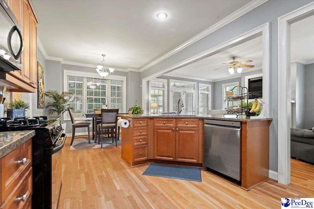 kitchen featuring black appliances, sink, light hardwood / wood-style floors, kitchen peninsula, and crown molding