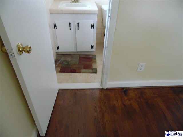 mudroom with sink and hardwood / wood-style floors