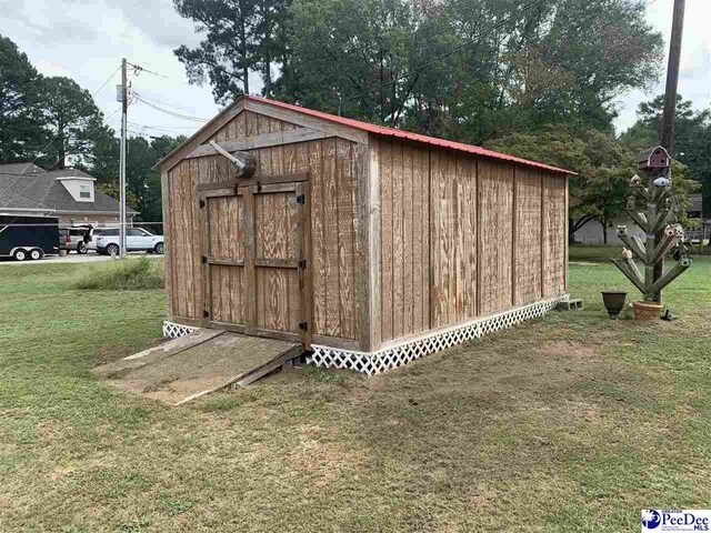 view of outdoor structure with a yard