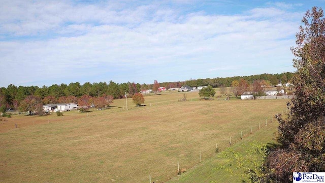 view of yard featuring a rural view