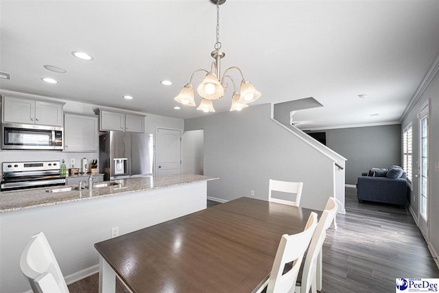 dining area with recessed lighting, visible vents, dark wood-type flooring, ornamental molding, and baseboards