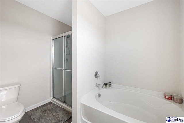 full bathroom featuring toilet, a garden tub, a shower stall, and baseboards