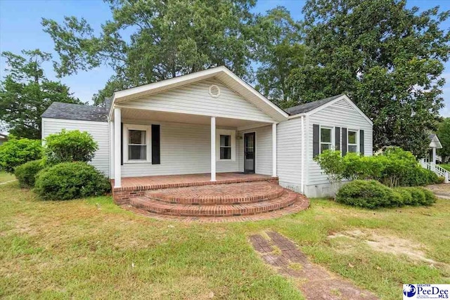 view of front of property with a porch and a front lawn