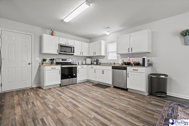 kitchen with light wood-style flooring, visible vents, baseboards, white cabinets, and appliances with stainless steel finishes